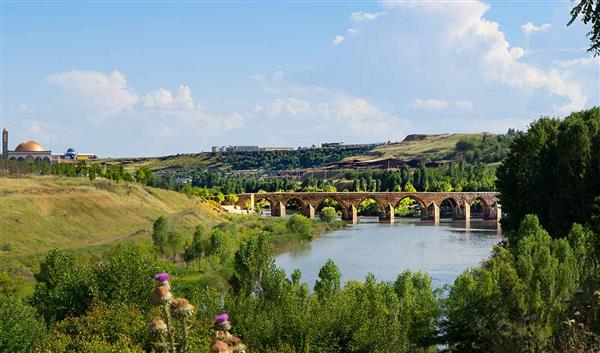 Diyarbakır Kultur On Gözlü Köprü (Zehnbogenbrücke)
