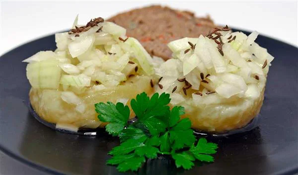 Frankfurt am Main Cuisine Handkäse with music (mit Musik)