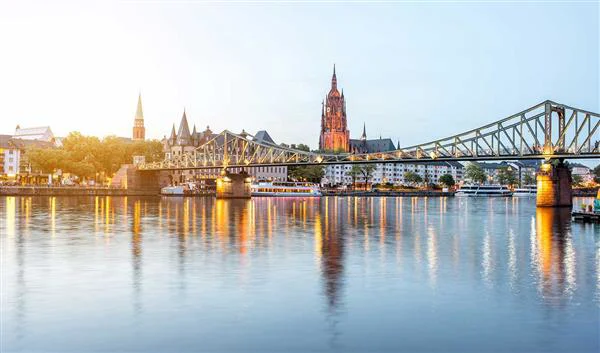 Frankfurt am Main Culture The Iron Bridge (Eisenersteg) 