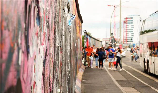 Berlin Culture The Berlin Wall and East Side Gallery
